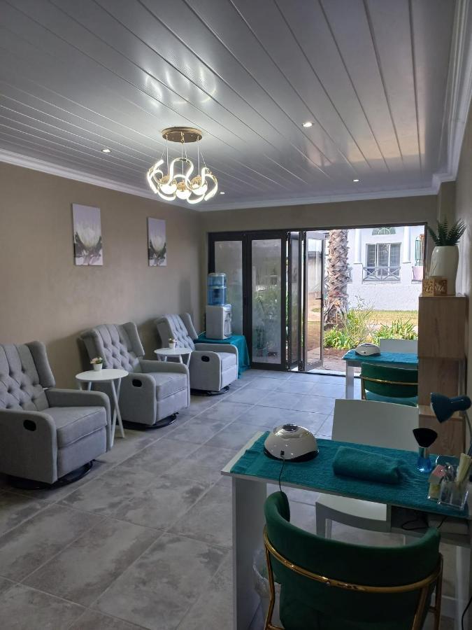 St Eve Lodge & Spa Блоемфонтейн Екстериор снимка